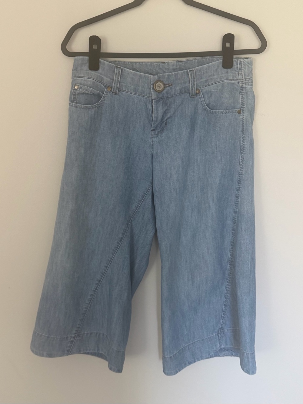 Level 99 Light Wash Wide Leg Cropped Capri Jeans